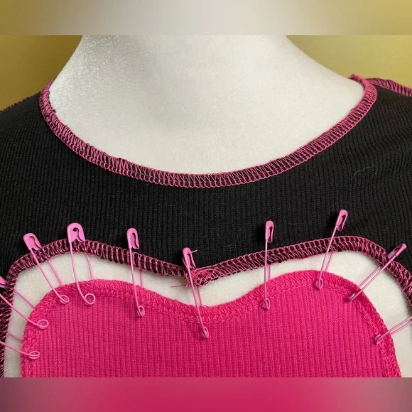 Shein Safety Pin Heart Appliqué - M - Picture 5 of 11